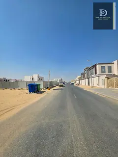 A prime plot of land in Al-Hawshi, measuring 10,000 square feet, close to the mosque and park.