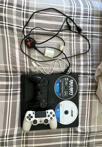 PlayStation 4 slim
