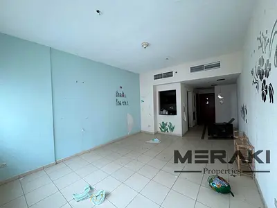 للبيع غرفتين وصاله اطلالة بحر فى مشروع عجمان وان