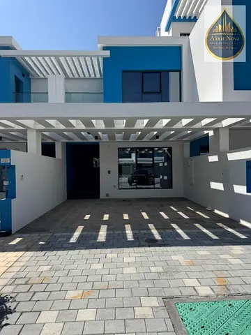 Luxury 4BR townhouse | Spacious Layout | Garden & BBQ Area | Prime Community | Good Price