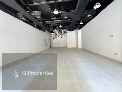LUXURY SHOP close to park very prime lecation business center ready to move only jest 115k