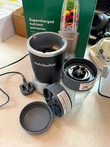 600 series NutriBullet personal blender with chopper and extra cup — used, working fine