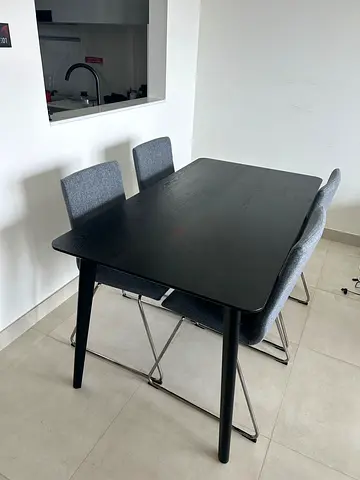 Black dining table (Lisabo 140 x 78) with 4 grey upholstered chairs (VOLFGANG)