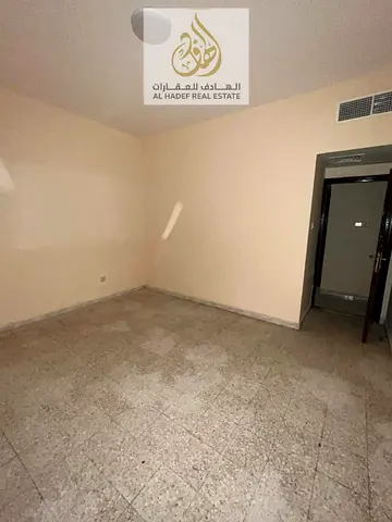 فرصة لقطة.. سكن "لوووز" في قلب أبو شغارة! عايز الراحة والموقع اللي "يشرح القلب"؟ متاح الآن شقة (غرفتين وصالة) بنظام عقد عزاب صريح (شيرينج) في موقع است