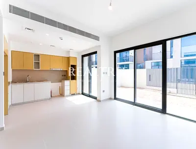 Vacant Now | Single Row 3BR | On to Pool and Park