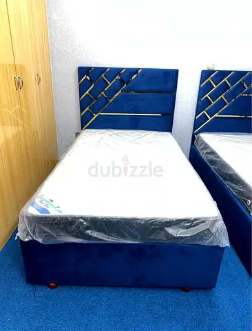 Single Size Luxurious Design Custom Made Bedframe with Manual Storage Space