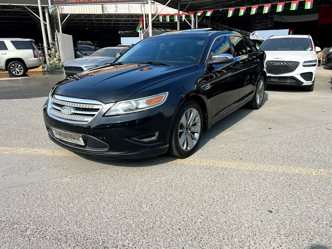 Ford Taurus 2010 — photo 1 of 18