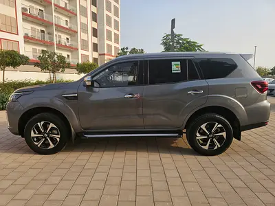 Very Mainted Car - Lady Driven