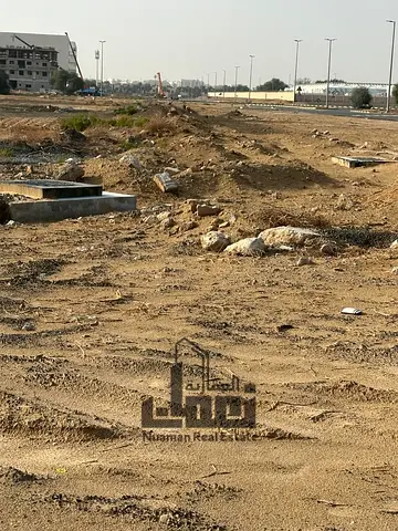 أرض زاوية للبيع في الحوشي بمساحة 10,000 قدم موقع مميز جداً