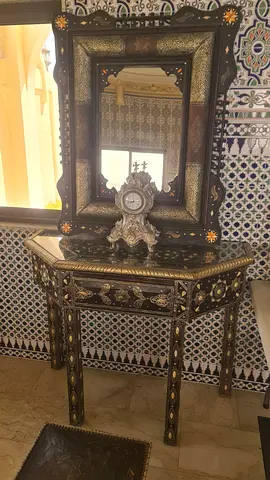 كونسول ومرايه طراز مغربي مطعم بعظم الجمل