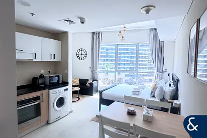Studio | Great Location | Vacant | 1 Bath