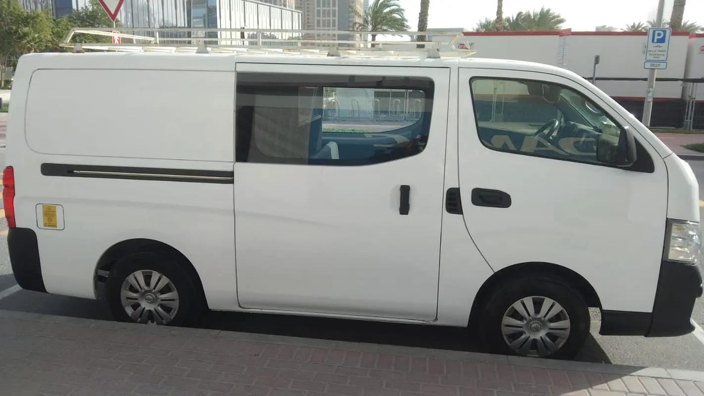 Nissan Urvan 2021 — photo 1 of 5
