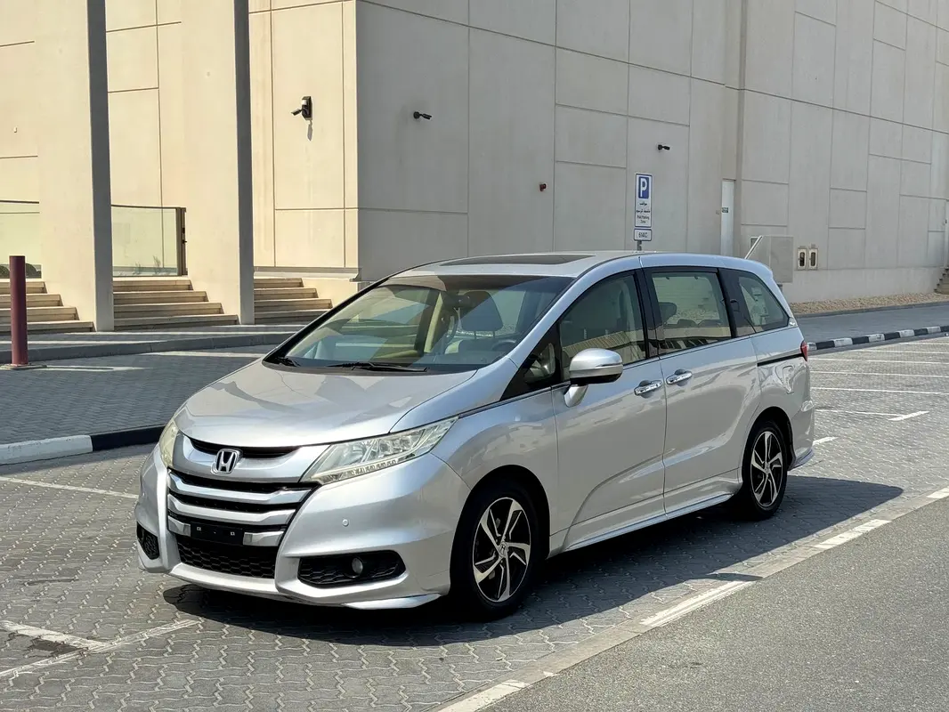 Honda Odyssey 2016 — photo 1 of 12