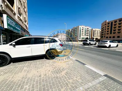 Golden offer shop available at prime location reason able price ready to move
