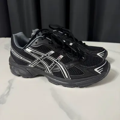 ASICS 1130 black running shoes — lightly used