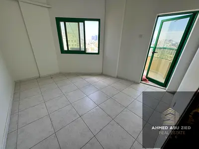 أرخص غرفتين وصالة - للإيجار السنوي - بلكونتين  باطلاله مفتوحه - تكييف سبليت -  مساحة واسعة - موقع مميز قريب الكورنيش وأبراج عجمان وان الراشدية 3 عجمان