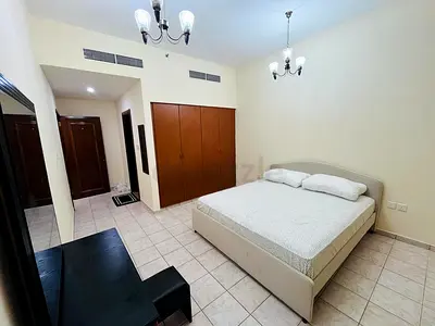 FURNISHED MASTER ROOM AVAILABLE IN BURJUMAN FOR COUPLE OR 2 LADIS -3 MINTS WALKABLE DISTANCE FR METR