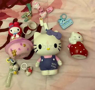 MIXED HELLO KITTY SANRIO MY MELODY POCCHACO LOT WITH 2009 HELLO KITTY VINTAGE COIN BANK KEYCHAINS