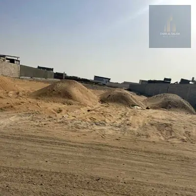 للبيع ارض تجاريه في منطقة المالحه/ الشارقه