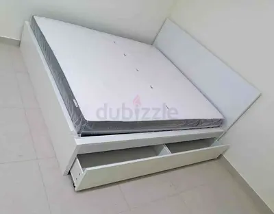 IKEA malam king‑size bed (180 × 200 cm) with 2 storage drawers underneath and an IKEA mattress ✨