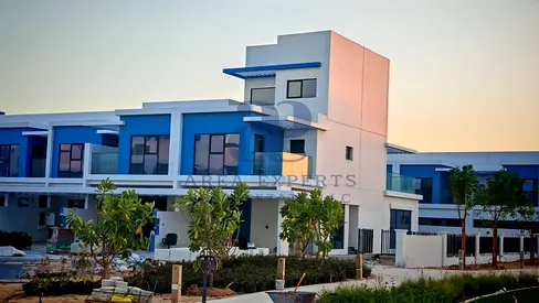 CLOSE TO CENTRAL HUB | LARGE CORNER PLOT | PARK-FACING