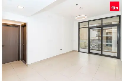 1 Spacious Bedroom With 1 Balcony In Hall | Vacant
