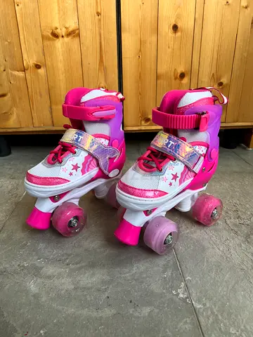 Roller Skate for kids Girls with Full Light Up Wheels. Double Row Quad Rolle - Small 28-31 EU PINK