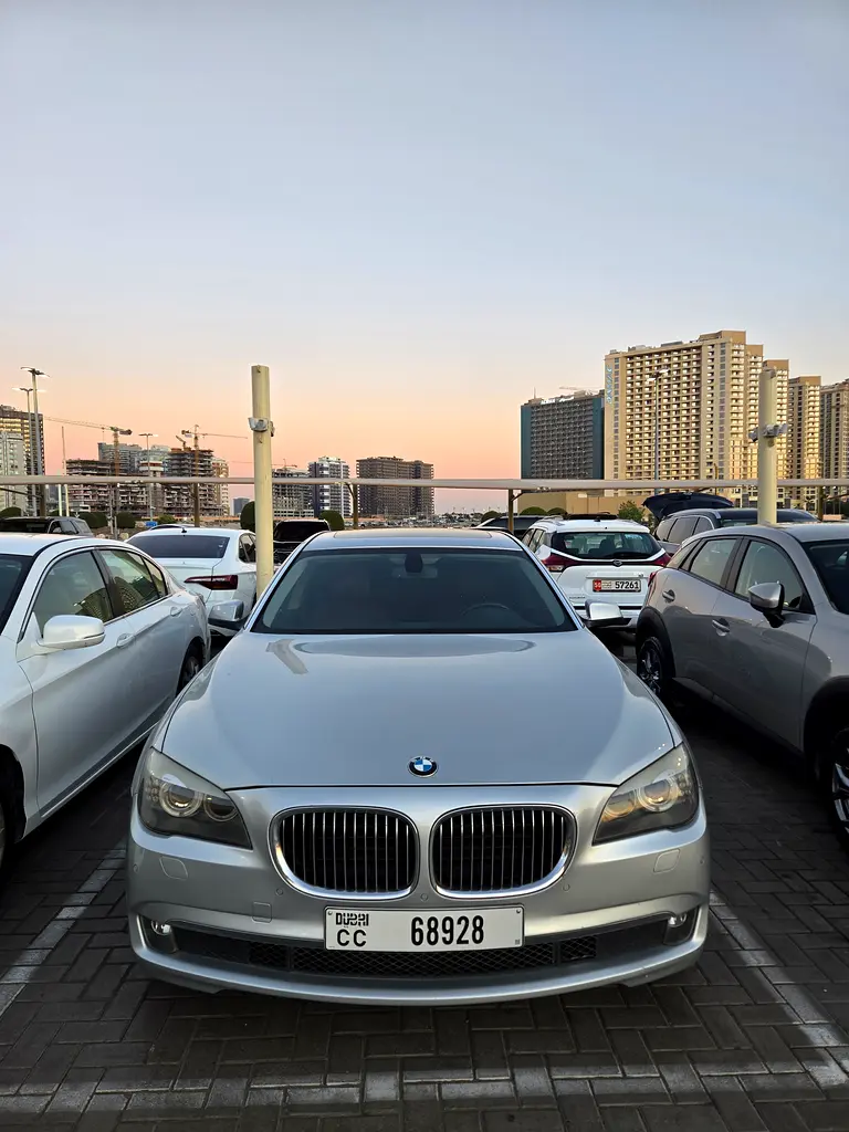 BMW 7-Series 2011 — photo 1 of 10