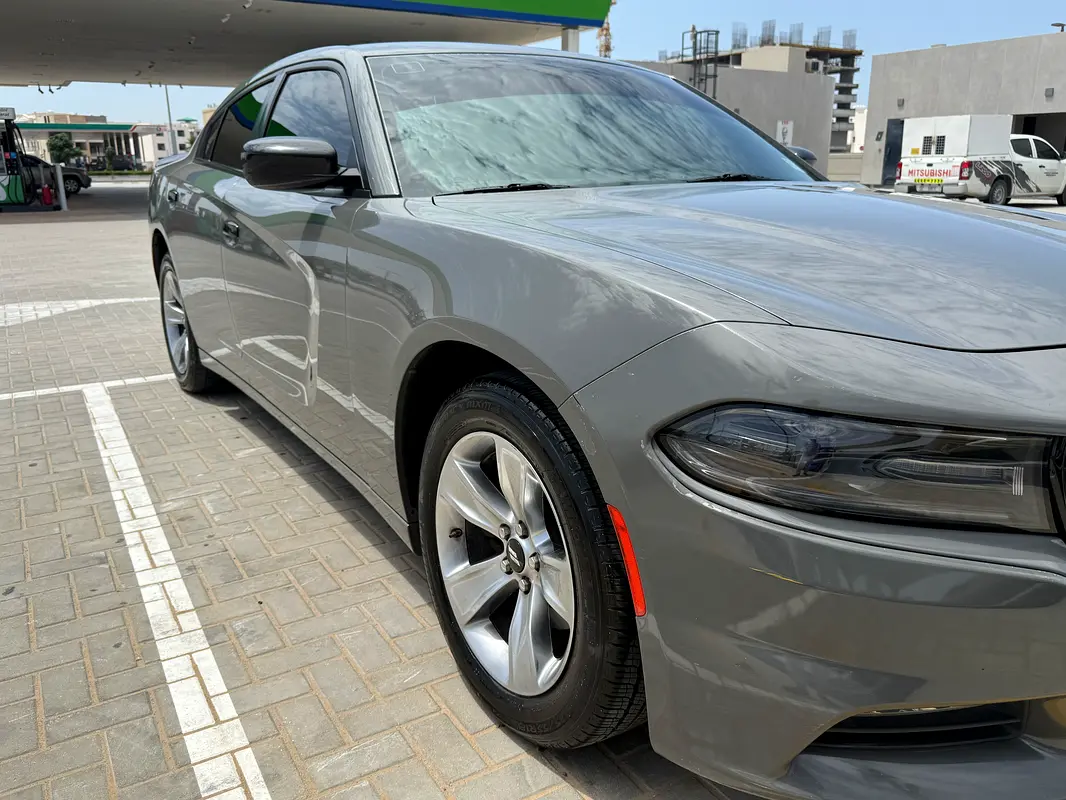 Dodge Charger 2018 — photo 1 of 9