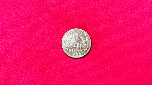 VINTAGE INDIAN COIN QUARTER RUPEE YEAR 1955