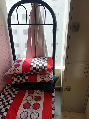 Fully closed partition available Rigga street