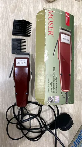 Moser Professional Hair Clipper with Attachments - Used