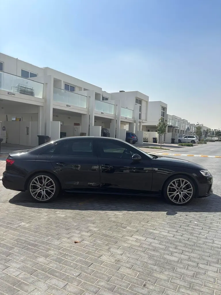 Audi A4 2023 — photo 1 of 9