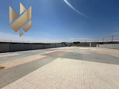 ارض صناعيه للايجار على الشارع الرئيسي مساحه 20 الف قدم بسعر 350 الف