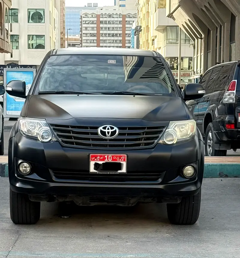 Toyota Fortuner 2013 — photo 1 of 7