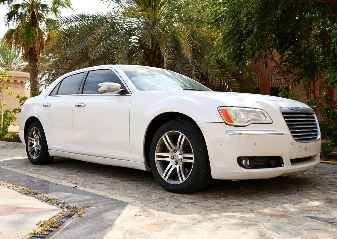 Chrysler 300C 2013 — photo 1 of 11
