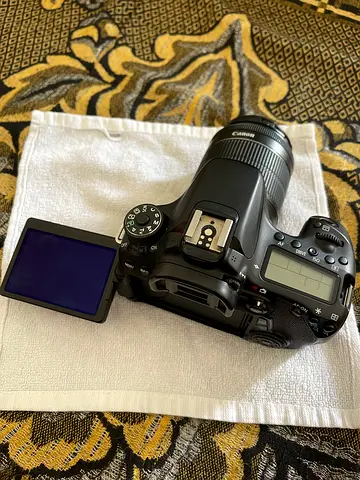 Canon 70D dslr and 18-55mm lens 5000 shutter only brand new condition