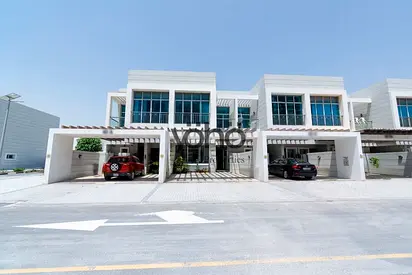 VASTU | SINGLE ROW | CORNER UNIT | NEXT TO PARK