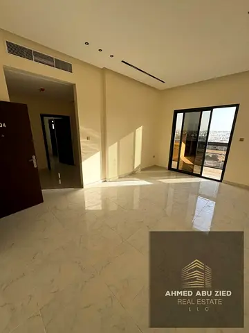 أرقي وأفضل غرفتين ماستر وصالة أول ساكن للإيجار السنوي في الجرف 3 عجمان، 3 حمام وبلكونة، تكييف مركزي، تشطيب سوبر ديلوكس، شهر مجاني، بسعر مميز جدا