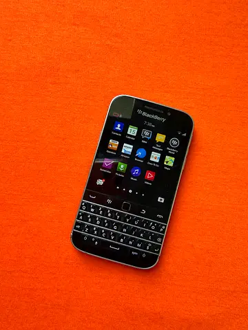 BlackBerry classic (QWERTY keyboard) - good working condition