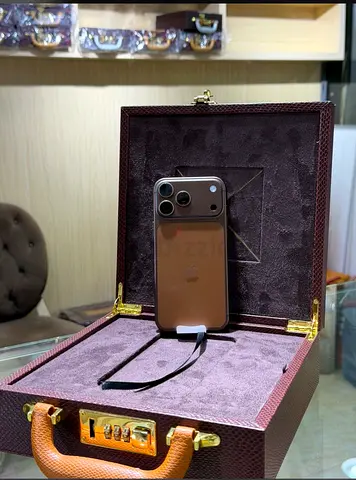 Apple iPhone in Elegant Case