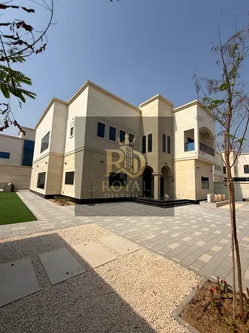 For salModern villa with 5 master bedrooms, elegant design, spacious layout, majlis, elevator, maid’s room, large garden, premium finishes, freehold