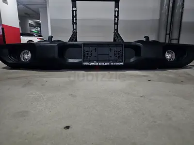 Jeep Wrangler JL 2020 OEM Front Bumper with Fog Lights – No Cracks – Excellent Condition