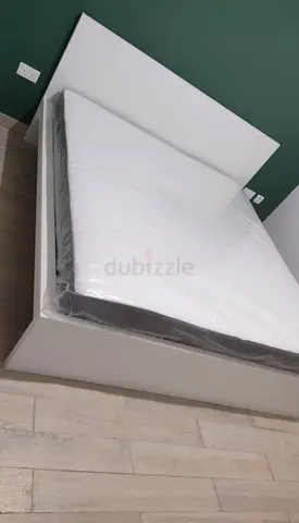 IKEA malam king‑size bed (180 × 200 cm) with 2 storage drawers underneath and an IKEA mattress ✨