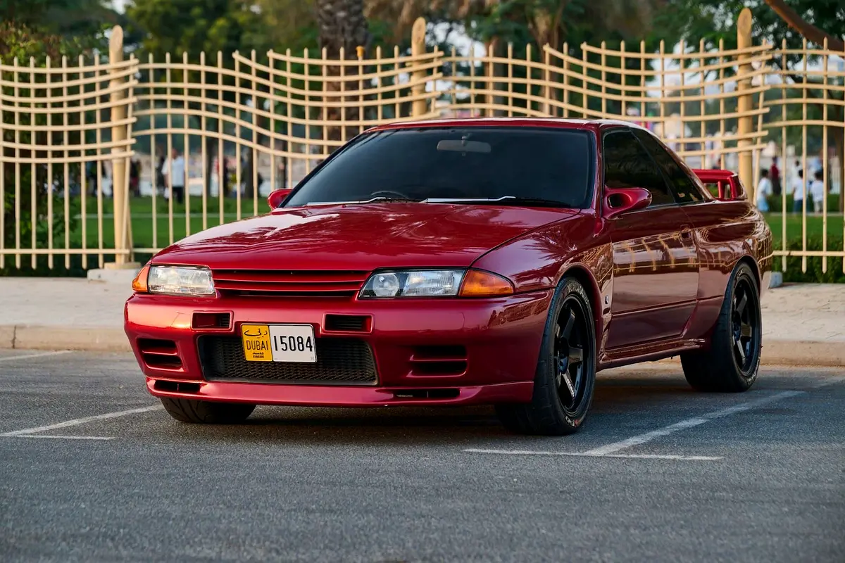 Nissan Skyline 1992 — photo 1 of 20