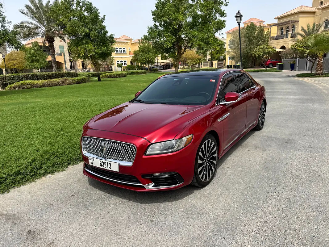 Lincoln Continental 2017 — photo 1 of 14