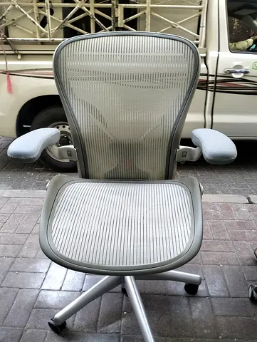 Selling for Herman Miller Areon classic chair size B size and C full loaded