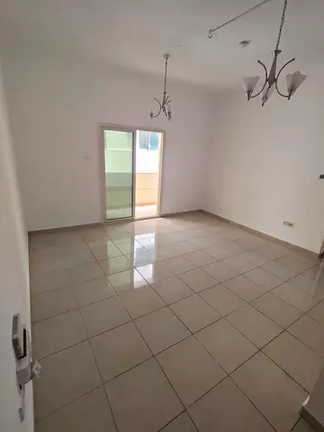 🏡 1 Bedroom + Living Room Apartment 📍 Al Qasimia – Al Mahatta 🔹 Balcony 🔹 2 Bathrooms 🔹 Central AC 💰 Price: AED 33,000 yearly 💳 Payment: 6 i