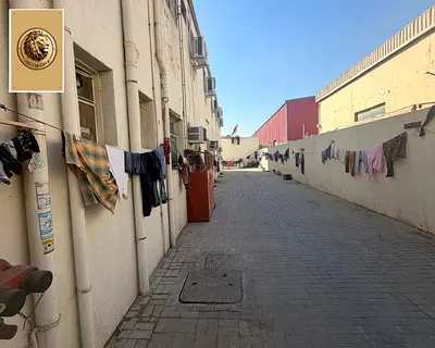 يتوفر لدينا مستودع للإيجار في منطقة الجرف 1  المبنى: AL Jurf 1/63  مستودع رقم : 8  المواصفات مستودع جاهز للاستخدام بموقع مميز  السعر