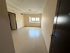 Free parking, beautiful one-bedroom apartment with built-in wardrobes, excellent finishing, easy acc